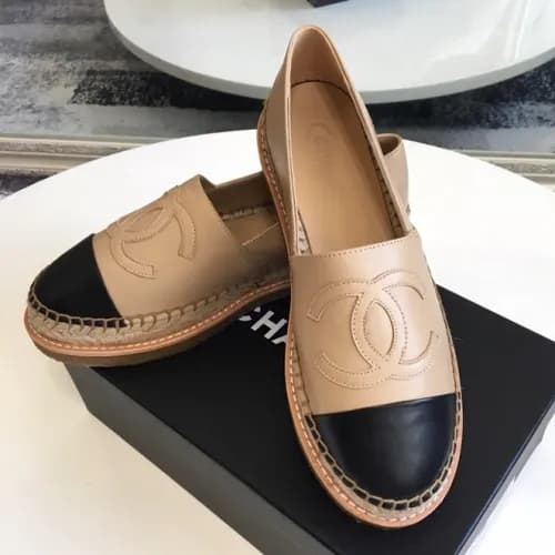 Chanel 2018 Ladies Classic CC Logo Plat Shoes - 샤넬… - 1