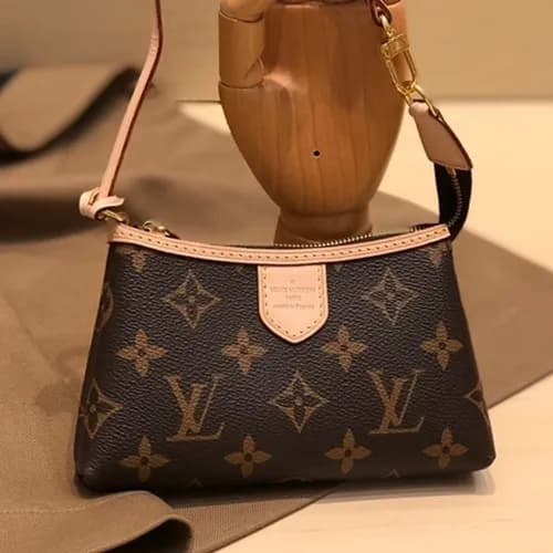 Louis Vuitton 2019 Monogram Tote Shoulder Bag,16.5… - 1