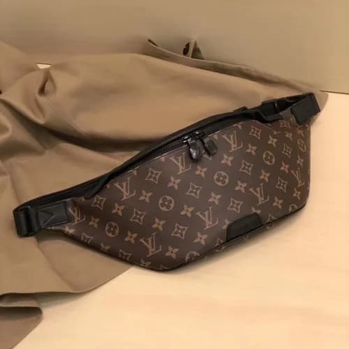 Louis Vuitton 2019 Monogram Bumbag Hip Sack,37cm -… - 1