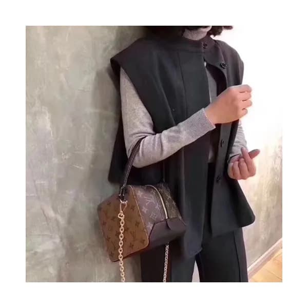 Louis Vuitton 2018 Monogram SQUARE Bag,14cm - 루이비통… - 1