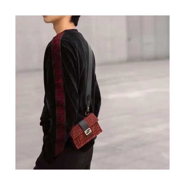 Fendi Mens Logo Crew-neck Sweaters Black - 펜디 202… - 1