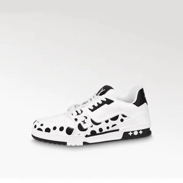루이비통 남성 블랙 스니커즈 - Louis vuitton Mens Black Sneaker… - 1