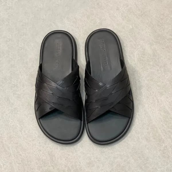 보테가베네타 남성 블랙 슬리퍼 - Bottega veneta Mens Black Slipp… - 1