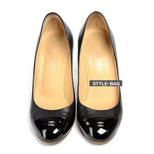 Chanel 2019 Women's CC Logo Patent Leather Pum… - 1