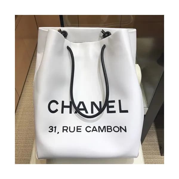 Chanel 2019 Leather Small Tote Shoulder Shopper Ba… - 1