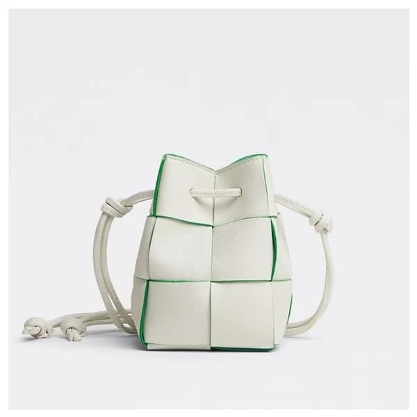보테가베네타 여성용 화이트 미니 버킷백 - Bottega Veneta Womens Whi… - 1