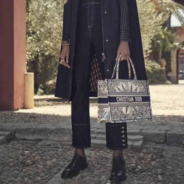 디올 남/녀 네이비 북토트 - Dior Unisex Navy Book Tote - di17… - 1