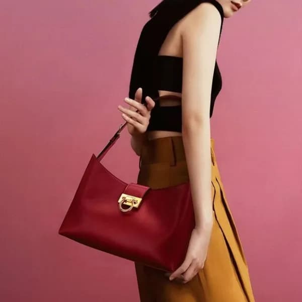 페라가모 여성 레드 숄더백 - Ferragamo Womens Red Shoulder Bag… - 1