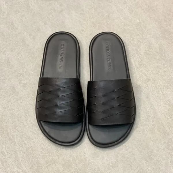 보테가베네타 남성 블랙 슬리퍼 - Bottega veneta Mens Black Slipp… - 1