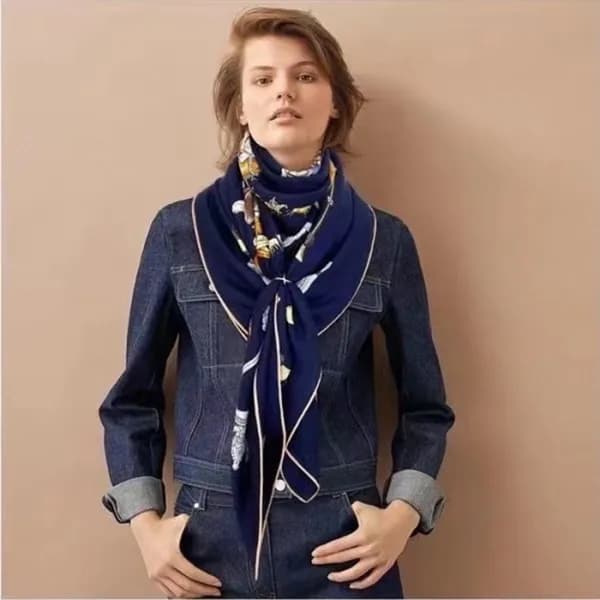 에르메스 여성 네이비 스카프 - Hermes Womens Navy Scarf - he527… - 1