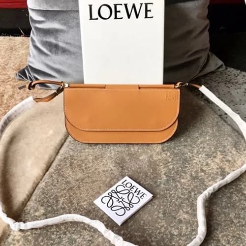 Loewe 2019 Gate Pochette Shoulder Bag, 21CM - 로에베 … - 1