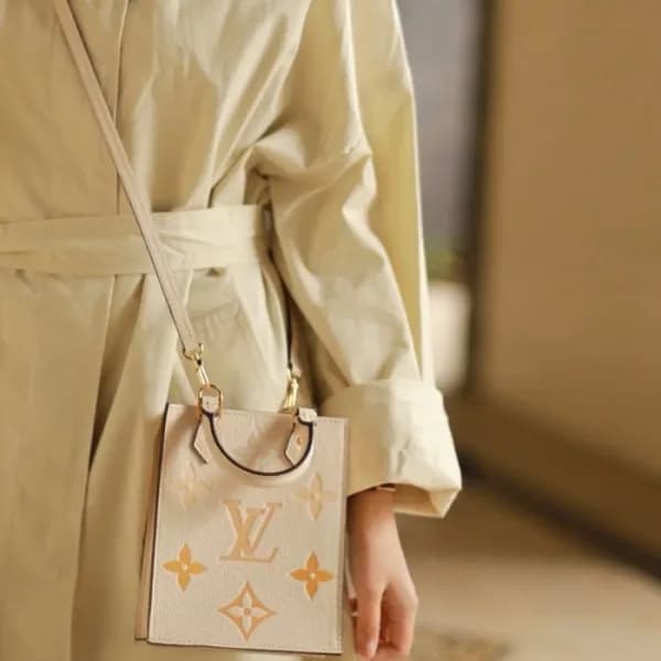 루이비통 여성 아이보리 쁘띠삭 - Louis vuitton Womens Ivory Mini… - 1