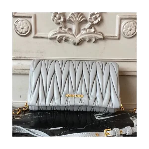 MiuMiu 2019 Matelasse Shoulder Cross Bag,19cm - 미… - 1