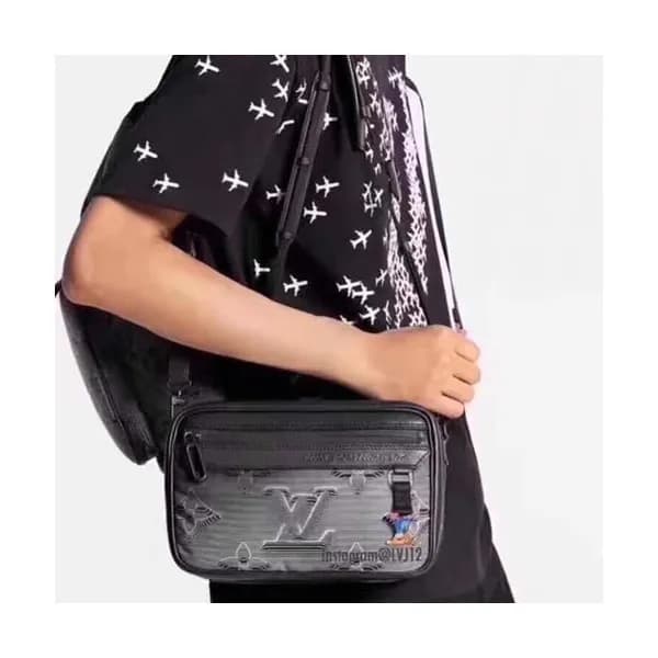 Louis Vuitton 2020 2054 Messenger Shoulder Bag,24c… - 1