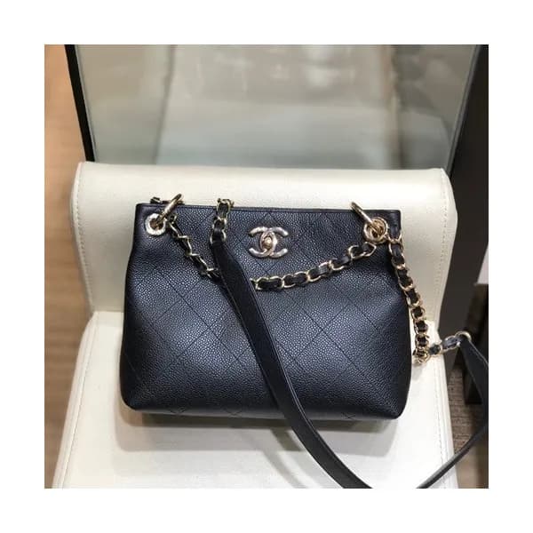 Chanel 2020 Leather Chain Shoulder Bag,22CM - 샤넬 2… - 1