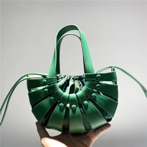 [귀여움 뿜뿜]Bottega Veneta 2021 Mini The Shell Tote Ba… - 1