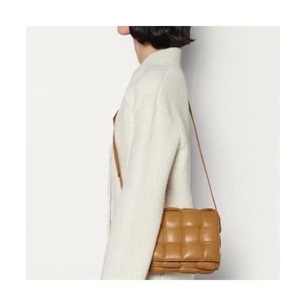 보테가 여성 카멜 카세트백 - Womens Camel Shoulder Bag - bv028… - 1
