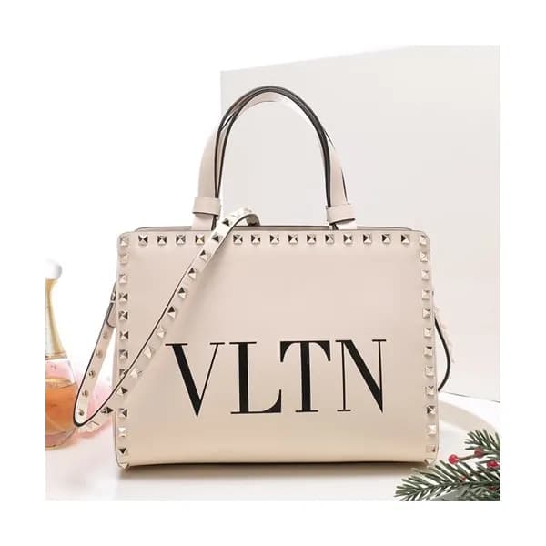 [러블리 봄신상]Valentino 2019 Leather VLTN Garavani Rock… - 1