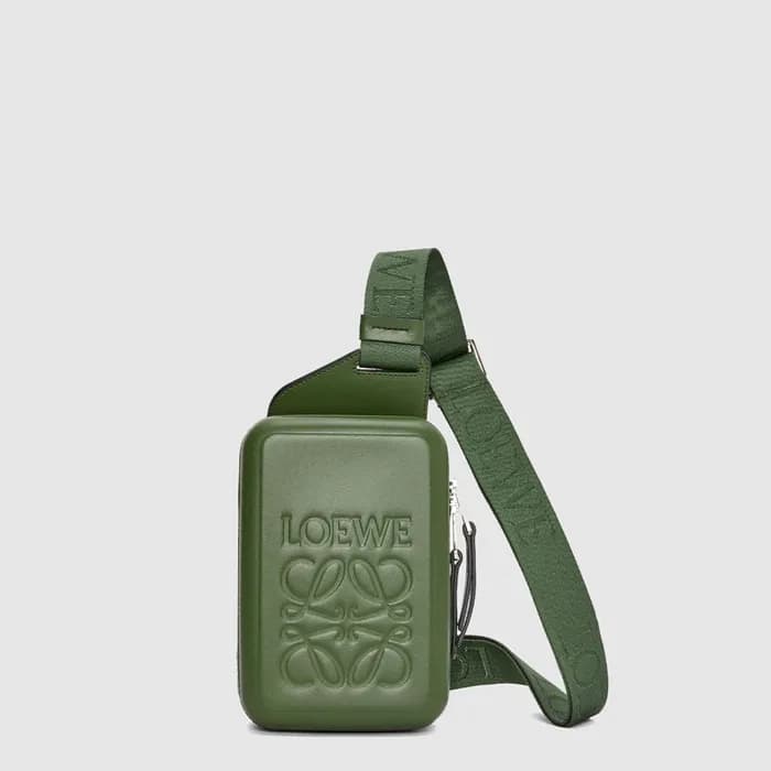 로에베 남성 몰드 슬링 백 - Loewe Mens Molded Slingbag - lob8… - 1