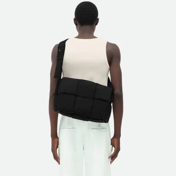 보테가베네타 남성 블랙 크로스백 - Bottega Veneta Mens Black Cros… - 1