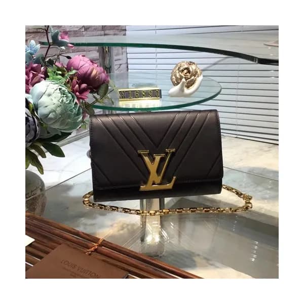 Louis Vuitton Chain Women Cross Bag,23cm - 루이비통 체인… - 1