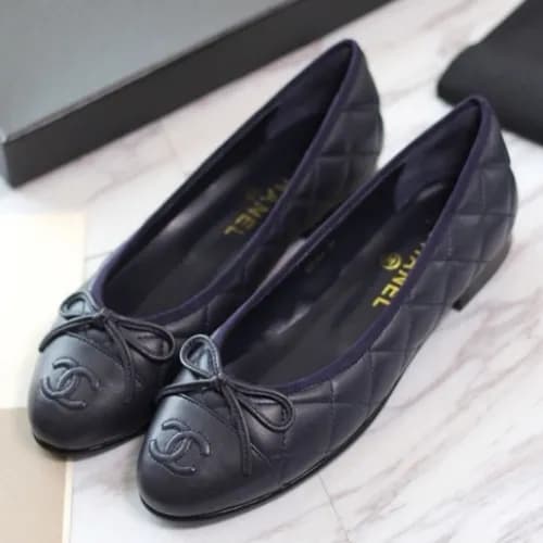 Chanel 2018 Ladies Classic CC Logo Ribbon Embossin… - 1