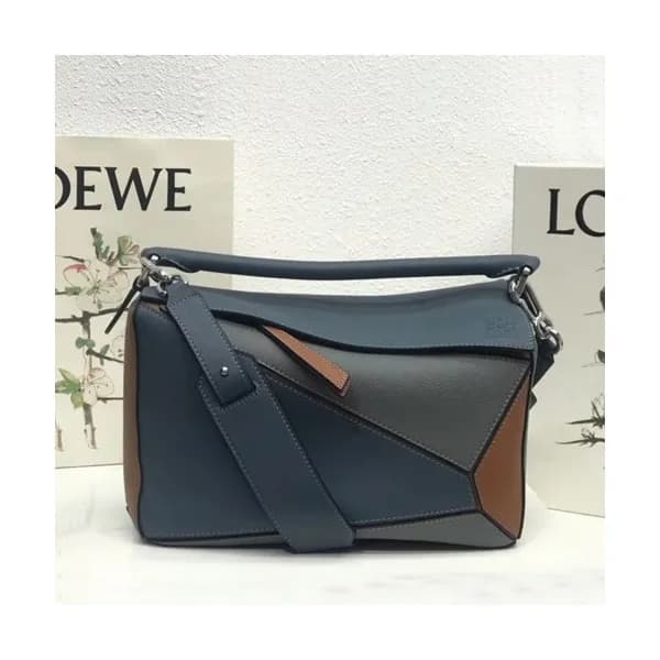 Loewe 2019 Puzzle Medium Shoulder Bag, 29CM - 로에베 … - 1