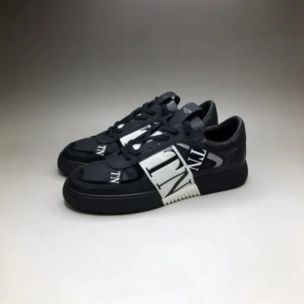 발렌티노 남/녀 Logo 블랙 스니커즈 - Unisex Black Sneakers - va… - 1