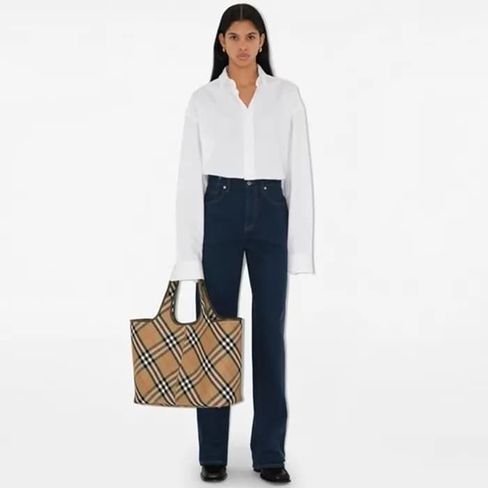 버버리 여성 미디움 체크 토트백 - Burberry Womens Medium Check T… - 1