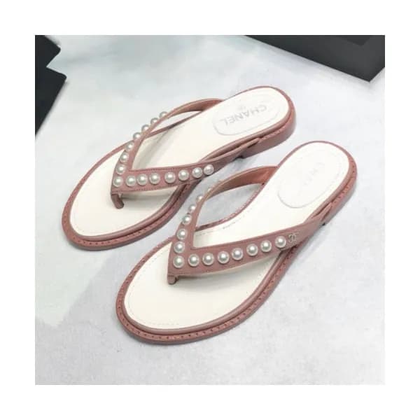 Chanel 2019 Women's CC Logo Embellished Pearl … - 1