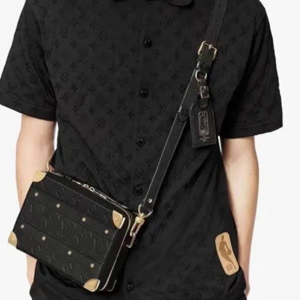 루이비통 남성 블랙 핸들 탱크 - Louis vuitton Mens Black Handle… - 1