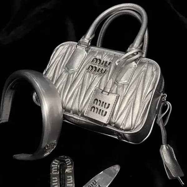 미우미우 여성 실버 토트백 - Miumiu Womens Silver Tote Bag - m… - 1