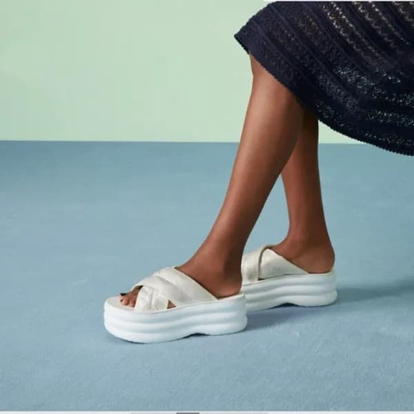 구찌 여성 화이트 슬리퍼 - Gucci Womens White Slippers - gu91… - 1