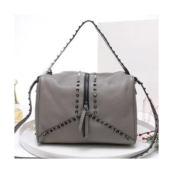 [한정 세일!! 놓치면 후회해]Valentino 2019 Leather Ruckstud … - 1