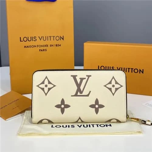 Louis Vuitton 2021 Women's Leather Wallet,19cm… - 1