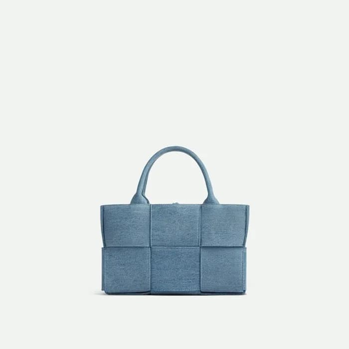 보테가베네타 여성 워시드 데님 아르코 미니 토트백【매장-350만원대】 - Bottega V… - 1