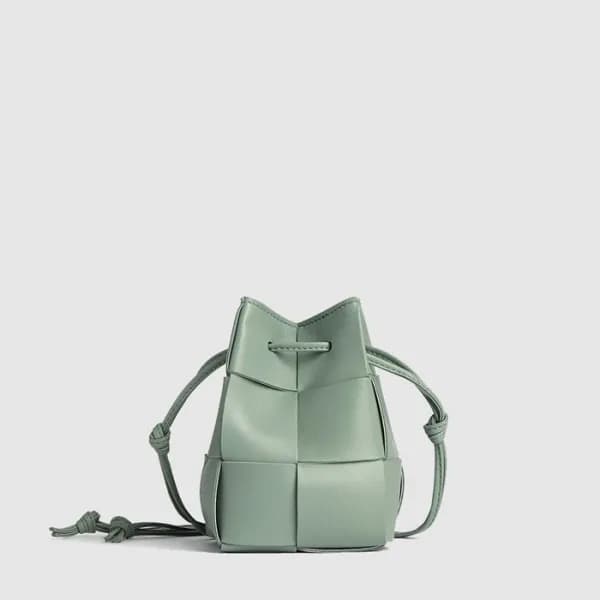 보테가 베네타 여성 미니 크로스바디 버킷 백 - Bottega veneta Womens M… - 1