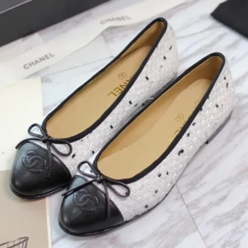 Chanel 2018 Ladies Classic CC Logo Ribbon Tweed Ba… - 1