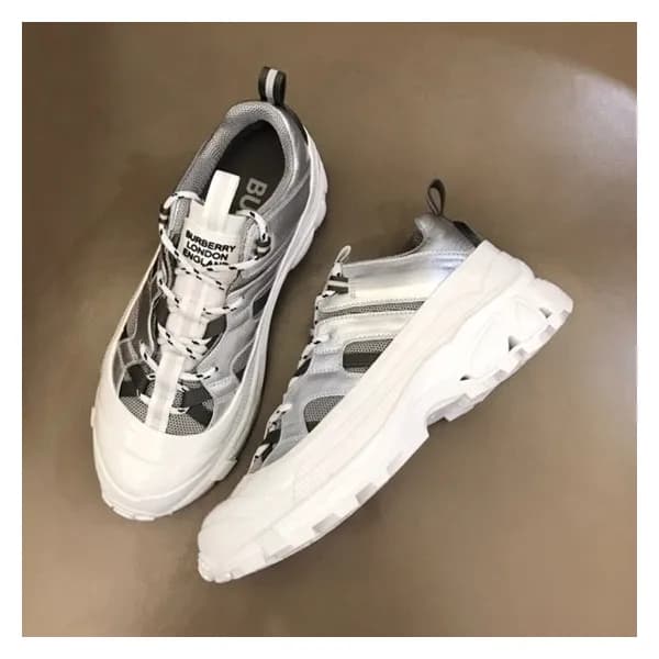 버버리 남/녀 이니셜 실버 스니커즈 - Unisex Silver Sneakers - bur… - 1