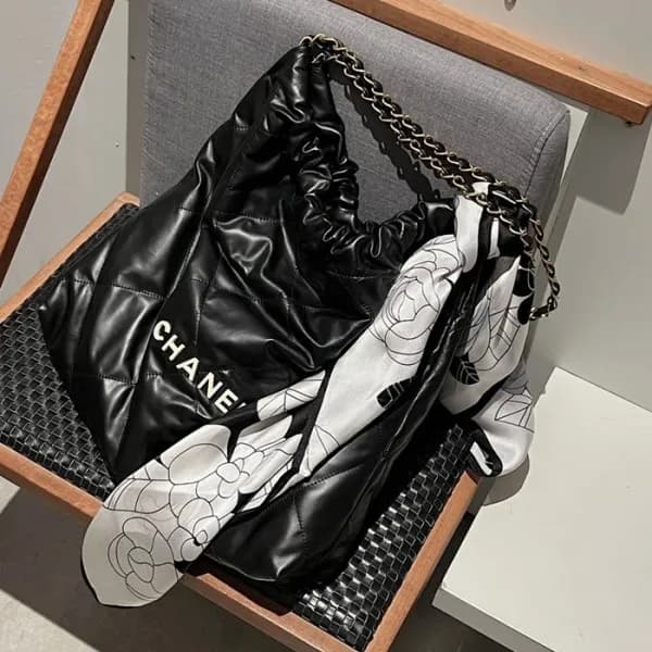 샤넬 여성 트렌디 블랙 22백 - Chanel Womens Black 22 Bag - ch… - 1