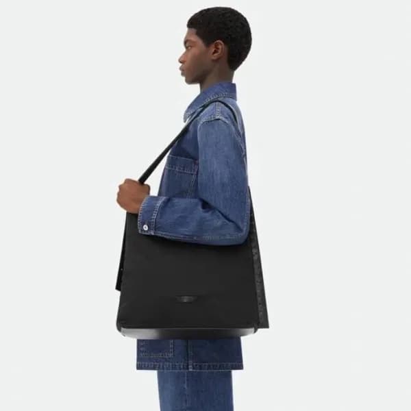 보테가베네타 남성 라지 크로스로드 호보 백 - Bottega veneta Mens Larg… - 1