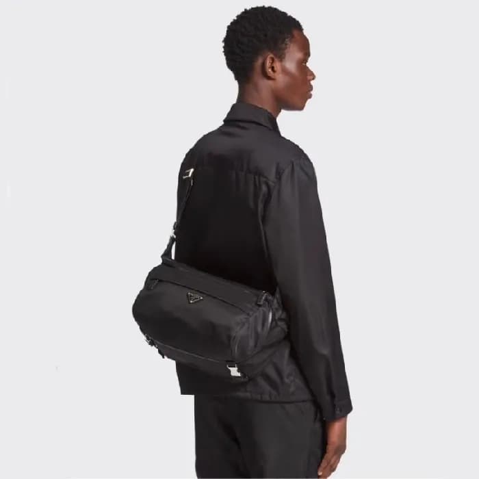 프라다 남성 리나일론 라지 바이커백 2VH991 - Prada Mens Re-Nylon B… - 1