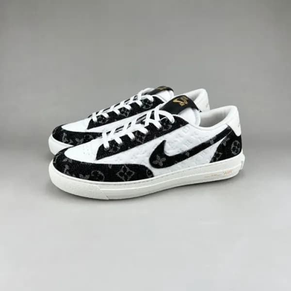 루이비통 남성 클래식 블랙 스니커즈 - Louis vuitton Mens Black Sne… - 1