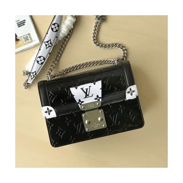 Louis Vuitton 2019 Wynwood Monogram Vernis Shoulde… - 1
