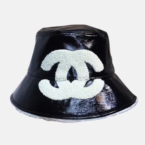 Chanel 2019 Ladies Leather & Lambs Wool Cap - 샤넬 2… - 1