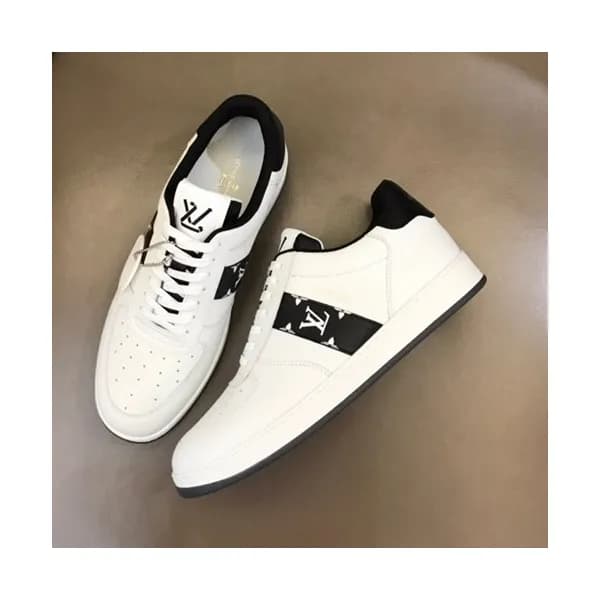 루이비통 남성 블랙 스니커즈 - Louis vuitton Mens Black Sneaker… - 1