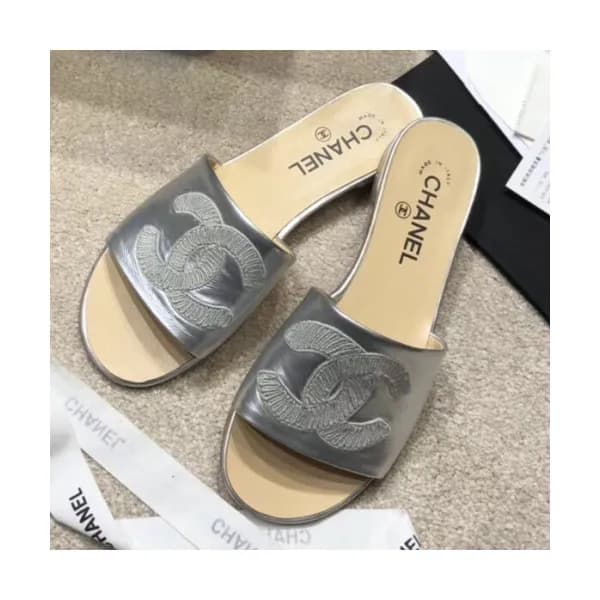 Chanel 2019 Women's CC Logo Leather Slipper - … - 1