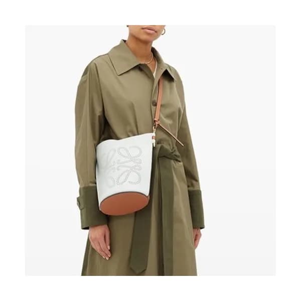 Loewe 2020 Leather Bucket Shoulder Bag, 29CM - 로에베… - 1