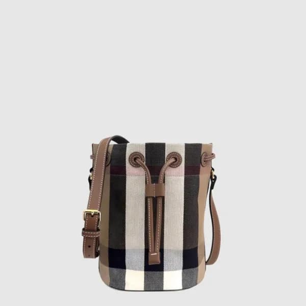 버버리 여성 체크 캔버스 스몰 버킷백 - Burberry Womens Check Canva… - 1