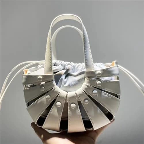 [귀여움 뿜뿜]Bottega Veneta 2021 Mini The Shell Tote Ba… - 1